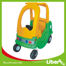 Coche de diseño de plástico paseo en coche juguetes para niños pequeños LE-OT308 calidad garantizada más populares